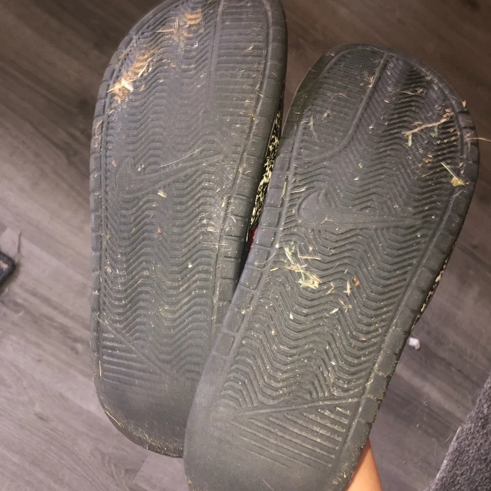 Nike slides